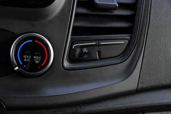 Ford Transit 350 2.0 TDCI L3H2 Black Edition Cruise, Camera, Carplay, 130pk, Trekhaak, Multimedia, NAVI Uniek!