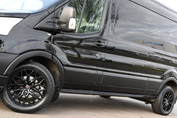 Ford Transit 350 2.0 TDCI L3H2 Black Edition Cruise, Camera, Carplay, 130pk, Trekhaak, Multimedia, NAVI Uniek!