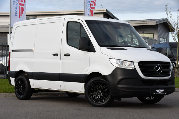 Mercedes-Benz Sprinter 211 2.2 CDI L1H1 PB Edition Camera, Cruise, Carplay, Stoelverwarming, Trekhaak, Automaat, Mbux, Uniek!
