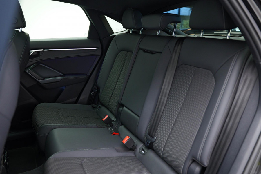 Audi Q3 Sportback 45 TFSI e Business Edition |Pano|Dodehoek|ACC|Elek. Stoelen|Ambient|
