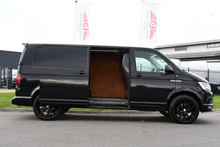 Volkswagen Transporter 2.0 TDI L2H1 Black Edition Highline Adaptieve Cruise, Camera, Carplay, Leder, Trekhaak, Sensoren, 150pk, Automaat, Uniek!