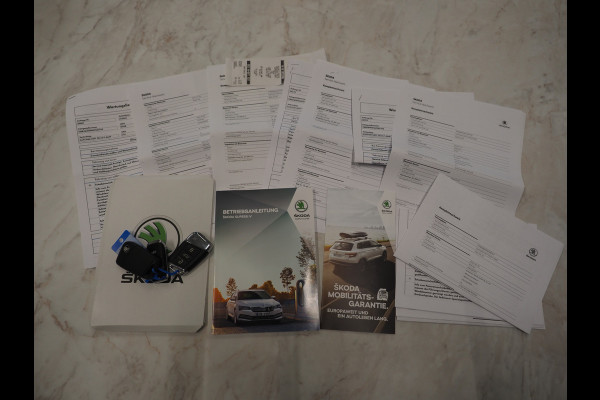 Škoda Superb Combi 1.4 TSI iV Style | Panoramadak | Trekhaak | 360 | Keyless | Adaptive Cruise | Virtual | Carplay