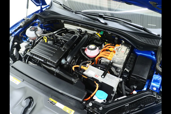 Škoda Superb Combi 1.4 TSI iV Style | Panoramadak | Trekhaak | 360 | Keyless | Adaptive Cruise | Virtual | Carplay