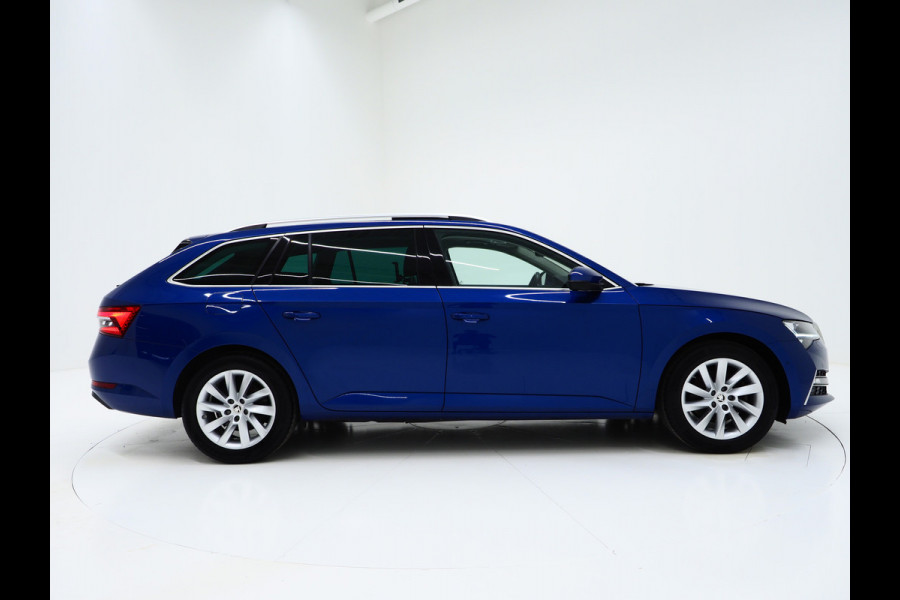 Škoda Superb Combi 1.4 TSI iV Style | Panoramadak | Trekhaak | 360 | Keyless | Adaptive Cruise | Virtual | Carplay