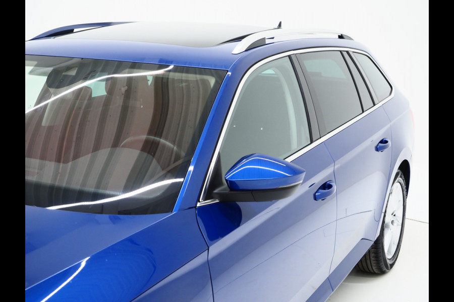 Škoda Superb Combi 1.4 TSI iV Style | Panoramadak | Trekhaak | 360 | Keyless | Adaptive Cruise | Virtual | Carplay