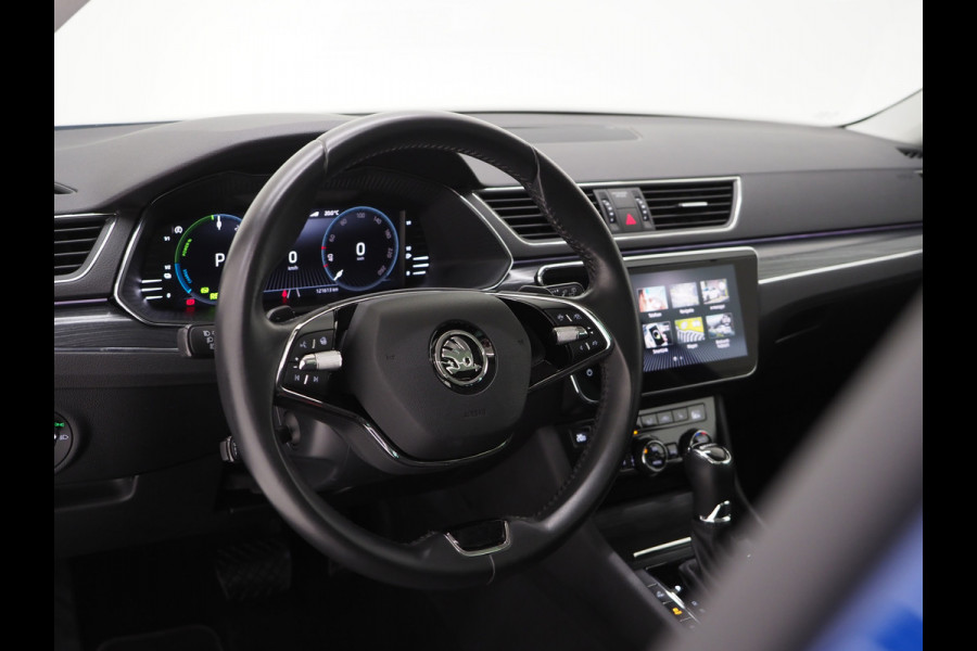 Škoda Superb Combi 1.4 TSI iV Style | Panoramadak | Trekhaak | 360 | Keyless | Adaptive Cruise | Virtual | Carplay