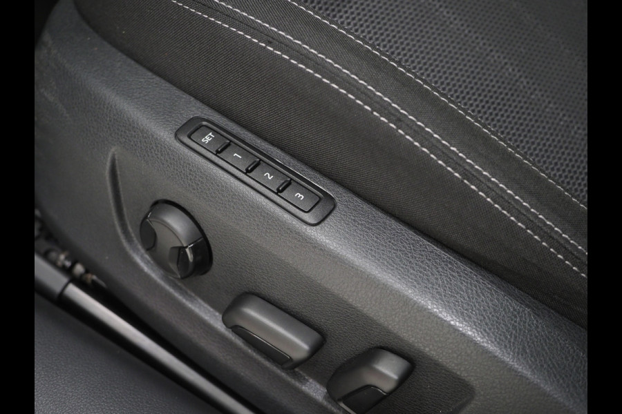 Škoda Superb Combi 1.4 TSI iV Style | Panoramadak | Trekhaak | 360 | Keyless | Adaptive Cruise | Virtual | Carplay