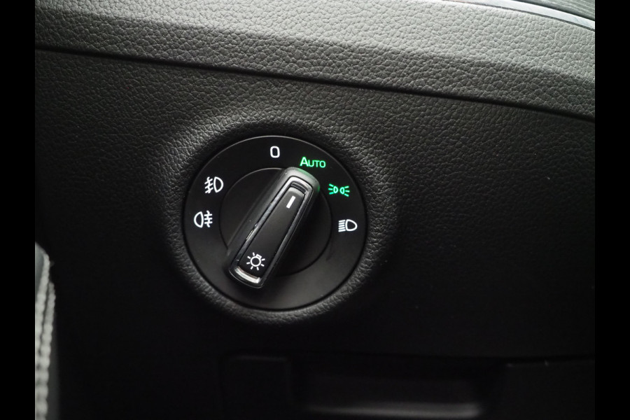 Škoda Superb Combi 1.4 TSI iV Style | Panoramadak | Trekhaak | 360 | Keyless | Adaptive Cruise | Virtual | Carplay