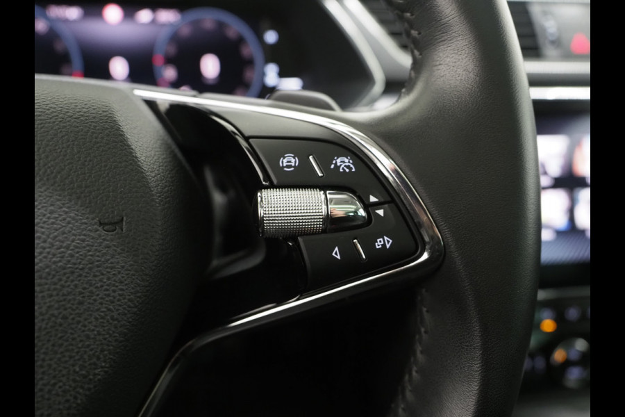 Škoda Superb Combi 1.4 TSI iV Style | Panoramadak | Trekhaak | 360 | Keyless | Adaptive Cruise | Virtual | Carplay
