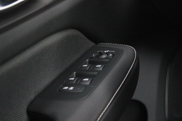 Volvo V60 2.0 B4 211PK PLUS DARK |19" 5-MULTI SPAAKS BLACK DIAMOND CUT LICHTMETALEN VELGEN  | PILOT ASSIST | REMOTE START | APPLE CARPLAY / ANDROID AUTO | NAVIGATIE BY GOOGLE | DRAADLOZE TELEFOONLADER | PARK ASSIST - ACHTERUITRIJCAMERA EN PAKEERSENSOREN VOOR + ACHTER |  ADAPTIEVE CRUISECONTROL | R-DESIGN BEKLEDING MET NAPPA LEDER I.C.M. OPEN GRID TEXTIEL | POWERSEATS - BEIDE VOORSTOELEN ELEKTRISCH VERSTELBAAR MET GEHEUGENFUNCTIE | STOELVERWARMING | SFEERVERLICHTING | LIGHTING PACK - FULL LED KOPLAMPEN MET ACTIEF GROOTLICHT EN KOPLAMPSPROEIERS | LED MISTLAMPEN | INTELLSAFE SURROU