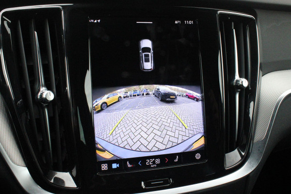 Volvo V60 2.0 B4 211PK PLUS DARK |19" 5-MULTI SPAAKS BLACK DIAMOND CUT LICHTMETALEN VELGEN  | PILOT ASSIST | REMOTE START | APPLE CARPLAY / ANDROID AUTO | NAVIGATIE BY GOOGLE | DRAADLOZE TELEFOONLADER | PARK ASSIST - ACHTERUITRIJCAMERA EN PAKEERSENSOREN VOOR + ACHTER |  ADAPTIEVE CRUISECONTROL | R-DESIGN BEKLEDING MET NAPPA LEDER I.C.M. OPEN GRID TEXTIEL | POWERSEATS - BEIDE VOORSTOELEN ELEKTRISCH VERSTELBAAR MET GEHEUGENFUNCTIE | STOELVERWARMING | SFEERVERLICHTING | LIGHTING PACK - FULL LED KOPLAMPEN MET ACTIEF GROOTLICHT EN KOPLAMPSPROEIERS | LED MISTLAMPEN | INTELLSAFE SURROU