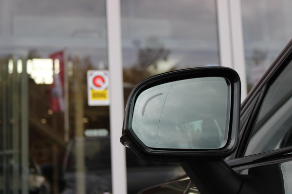 Volvo V60 2.0 B4 211PK PLUS DARK |19" 5-MULTI SPAAKS BLACK DIAMOND CUT LICHTMETALEN VELGEN  | PILOT ASSIST | REMOTE START | APPLE CARPLAY / ANDROID AUTO | NAVIGATIE BY GOOGLE | DRAADLOZE TELEFOONLADER | PARK ASSIST - ACHTERUITRIJCAMERA EN PAKEERSENSOREN VOOR + ACHTER |  ADAPTIEVE CRUISECONTROL | R-DESIGN BEKLEDING MET NAPPA LEDER I.C.M. OPEN GRID TEXTIEL | POWERSEATS - BEIDE VOORSTOELEN ELEKTRISCH VERSTELBAAR MET GEHEUGENFUNCTIE | STOELVERWARMING | SFEERVERLICHTING | LIGHTING PACK - FULL LED KOPLAMPEN MET ACTIEF GROOTLICHT EN KOPLAMPSPROEIERS | LED MISTLAMPEN | INTELLSAFE SURROU