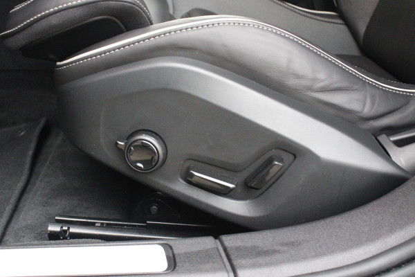 Volvo V60 2.0 B4 211PK PLUS DARK |19" 5-MULTI SPAAKS BLACK DIAMOND CUT LICHTMETALEN VELGEN  | PILOT ASSIST | REMOTE START | APPLE CARPLAY / ANDROID AUTO | NAVIGATIE BY GOOGLE | DRAADLOZE TELEFOONLADER | PARK ASSIST - ACHTERUITRIJCAMERA EN PAKEERSENSOREN VOOR + ACHTER |  ADAPTIEVE CRUISECONTROL | R-DESIGN BEKLEDING MET NAPPA LEDER I.C.M. OPEN GRID TEXTIEL | POWERSEATS - BEIDE VOORSTOELEN ELEKTRISCH VERSTELBAAR MET GEHEUGENFUNCTIE | STOELVERWARMING | SFEERVERLICHTING | LIGHTING PACK - FULL LED KOPLAMPEN MET ACTIEF GROOTLICHT EN KOPLAMPSPROEIERS | LED MISTLAMPEN | INTELLSAFE SURROU