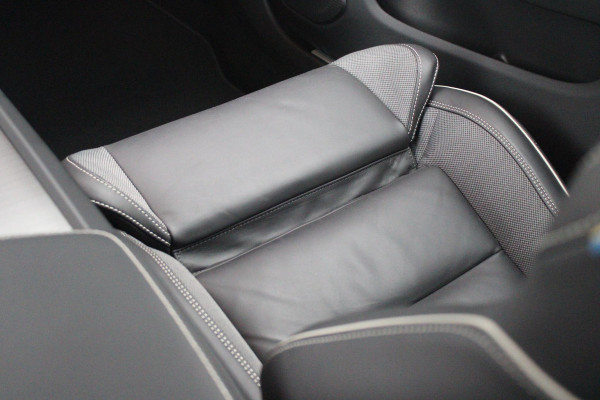 Volvo V60 2.0 B4 211PK PLUS DARK |19" 5-MULTI SPAAKS BLACK DIAMOND CUT LICHTMETALEN VELGEN  | PILOT ASSIST | REMOTE START | APPLE CARPLAY / ANDROID AUTO | NAVIGATIE BY GOOGLE | DRAADLOZE TELEFOONLADER | PARK ASSIST - ACHTERUITRIJCAMERA EN PAKEERSENSOREN VOOR + ACHTER |  ADAPTIEVE CRUISECONTROL | R-DESIGN BEKLEDING MET NAPPA LEDER I.C.M. OPEN GRID TEXTIEL | POWERSEATS - BEIDE VOORSTOELEN ELEKTRISCH VERSTELBAAR MET GEHEUGENFUNCTIE | STOELVERWARMING | SFEERVERLICHTING | LIGHTING PACK - FULL LED KOPLAMPEN MET ACTIEF GROOTLICHT EN KOPLAMPSPROEIERS | LED MISTLAMPEN | INTELLSAFE SURROU