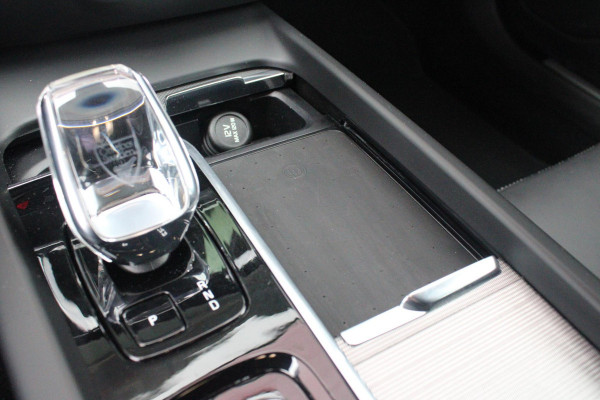 Volvo V60 2.0 B4 211PK PLUS DARK |19" 5-MULTI SPAAKS BLACK DIAMOND CUT LICHTMETALEN VELGEN  | PILOT ASSIST | REMOTE START | APPLE CARPLAY / ANDROID AUTO | NAVIGATIE BY GOOGLE | DRAADLOZE TELEFOONLADER | PARK ASSIST - ACHTERUITRIJCAMERA EN PAKEERSENSOREN VOOR + ACHTER |  ADAPTIEVE CRUISECONTROL | R-DESIGN BEKLEDING MET NAPPA LEDER I.C.M. OPEN GRID TEXTIEL | POWERSEATS - BEIDE VOORSTOELEN ELEKTRISCH VERSTELBAAR MET GEHEUGENFUNCTIE | STOELVERWARMING | SFEERVERLICHTING | LIGHTING PACK - FULL LED KOPLAMPEN MET ACTIEF GROOTLICHT EN KOPLAMPSPROEIERS | LED MISTLAMPEN | INTELLSAFE SURROU