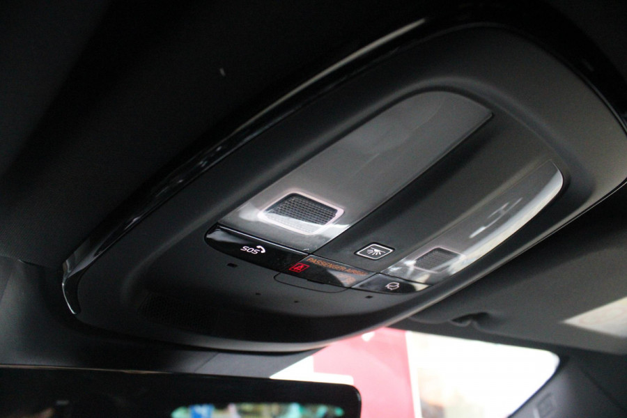 Volvo V60 2.0 B4 211PK PLUS DARK |19" 5-MULTI SPAAKS BLACK DIAMOND CUT LICHTMETALEN VELGEN  | PILOT ASSIST | REMOTE START | APPLE CARPLAY / ANDROID AUTO | NAVIGATIE BY GOOGLE | DRAADLOZE TELEFOONLADER | PARK ASSIST - ACHTERUITRIJCAMERA EN PAKEERSENSOREN VOOR + ACHTER |  ADAPTIEVE CRUISECONTROL | R-DESIGN BEKLEDING MET NAPPA LEDER I.C.M. OPEN GRID TEXTIEL | POWERSEATS - BEIDE VOORSTOELEN ELEKTRISCH VERSTELBAAR MET GEHEUGENFUNCTIE | STOELVERWARMING | SFEERVERLICHTING | LIGHTING PACK - FULL LED KOPLAMPEN MET ACTIEF GROOTLICHT EN KOPLAMPSPROEIERS | LED MISTLAMPEN | INTELLSAFE SURROU