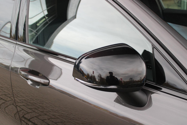 Volvo V60 2.0 B4 211PK PLUS DARK |19" 5-MULTI SPAAKS BLACK DIAMOND CUT LICHTMETALEN VELGEN  | PILOT ASSIST | REMOTE START | APPLE CARPLAY / ANDROID AUTO | NAVIGATIE BY GOOGLE | DRAADLOZE TELEFOONLADER | PARK ASSIST - ACHTERUITRIJCAMERA EN PAKEERSENSOREN VOOR + ACHTER |  ADAPTIEVE CRUISECONTROL | R-DESIGN BEKLEDING MET NAPPA LEDER I.C.M. OPEN GRID TEXTIEL | POWERSEATS - BEIDE VOORSTOELEN ELEKTRISCH VERSTELBAAR MET GEHEUGENFUNCTIE | STOELVERWARMING | SFEERVERLICHTING | LIGHTING PACK - FULL LED KOPLAMPEN MET ACTIEF GROOTLICHT EN KOPLAMPSPROEIERS | LED MISTLAMPEN | INTELLSAFE SURROU