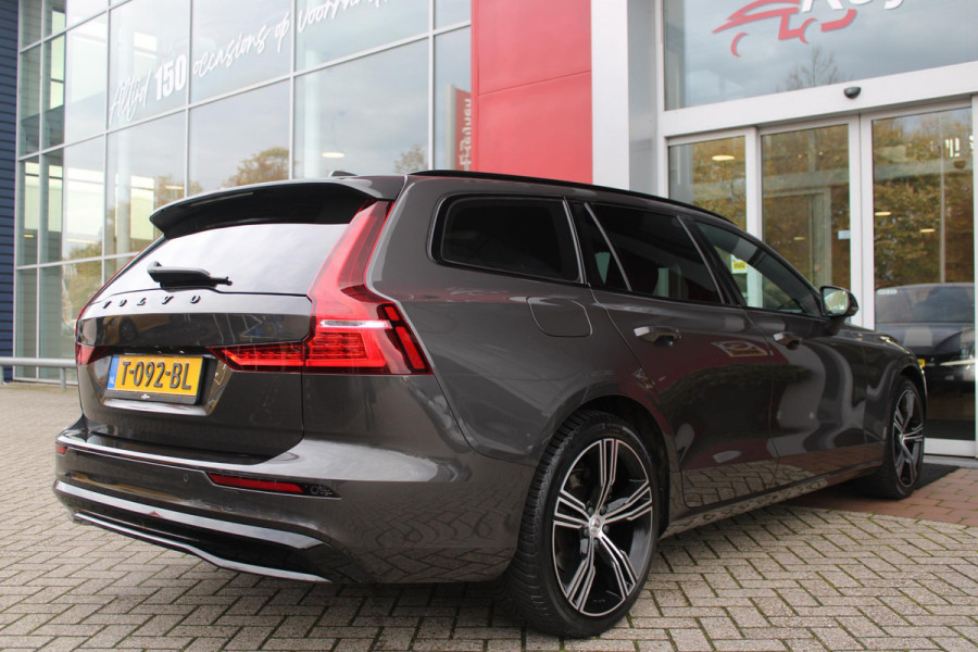 Volvo V60 2.0 B4 211PK PLUS DARK |19" 5-MULTI SPAAKS BLACK DIAMOND CUT LICHTMETALEN VELGEN  | PILOT ASSIST | REMOTE START | APPLE CARPLAY / ANDROID AUTO | NAVIGATIE BY GOOGLE | DRAADLOZE TELEFOONLADER | PARK ASSIST - ACHTERUITRIJCAMERA EN PAKEERSENSOREN VOOR + ACHTER |  ADAPTIEVE CRUISECONTROL | R-DESIGN BEKLEDING MET NAPPA LEDER I.C.M. OPEN GRID TEXTIEL | POWERSEATS - BEIDE VOORSTOELEN ELEKTRISCH VERSTELBAAR MET GEHEUGENFUNCTIE | STOELVERWARMING | SFEERVERLICHTING | LIGHTING PACK - FULL LED KOPLAMPEN MET ACTIEF GROOTLICHT EN KOPLAMPSPROEIERS | LED MISTLAMPEN | INTELLSAFE SURROU