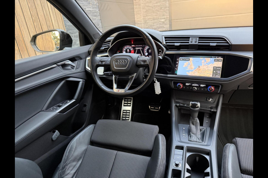 Audi Q3 35 TFSI S edition Automaat | Zwart optiek | Navigatiesysteem | Half-leer | Getint glas | Cruise & climate control | Lane assist