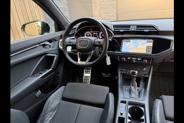 Audi Q3 35 TFSI S edition Automaat | Zwart optiek | Navigatiesysteem | Half-leer | Getint glas | Cruise & climate control | Lane assist