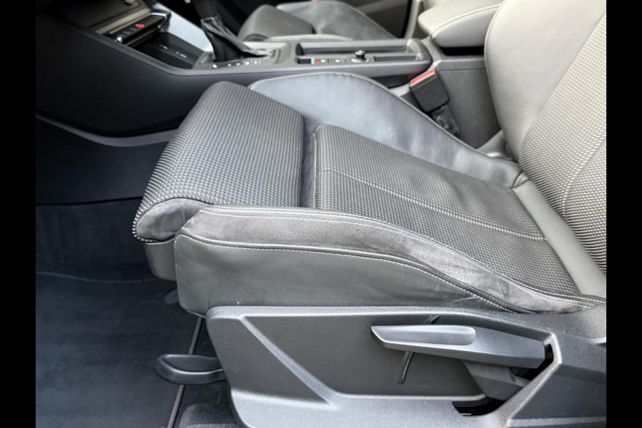 Audi Q3 35 TFSI S edition Automaat | Zwart optiek | Navigatiesysteem | Half-leer | Getint glas | Cruise & climate control | Lane assist