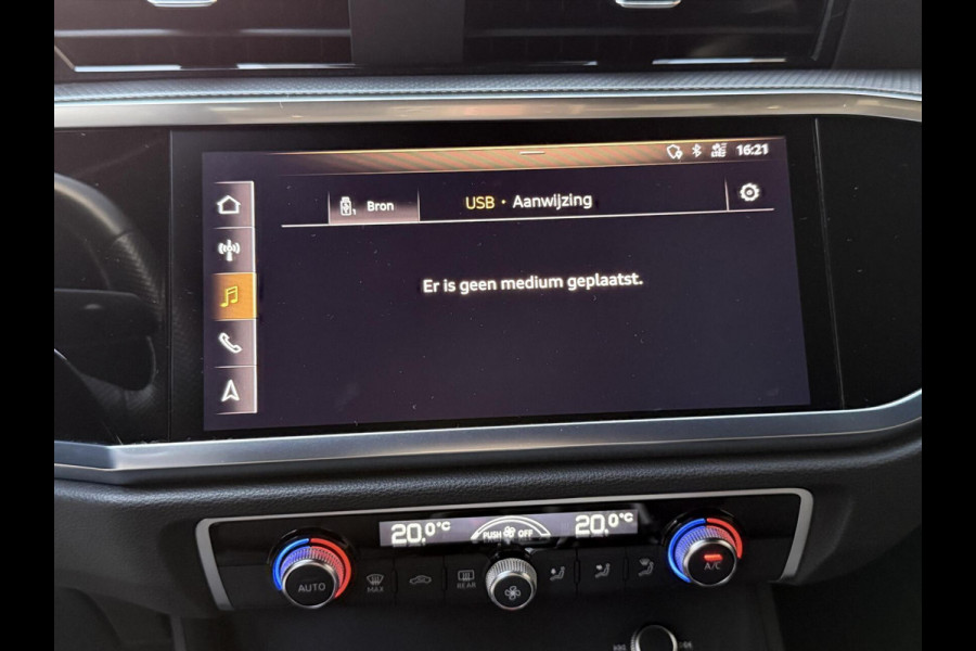 Audi Q3 35 TFSI S edition Automaat | Zwart optiek | Navigatiesysteem | Half-leer | Getint glas | Cruise & climate control | Lane assist