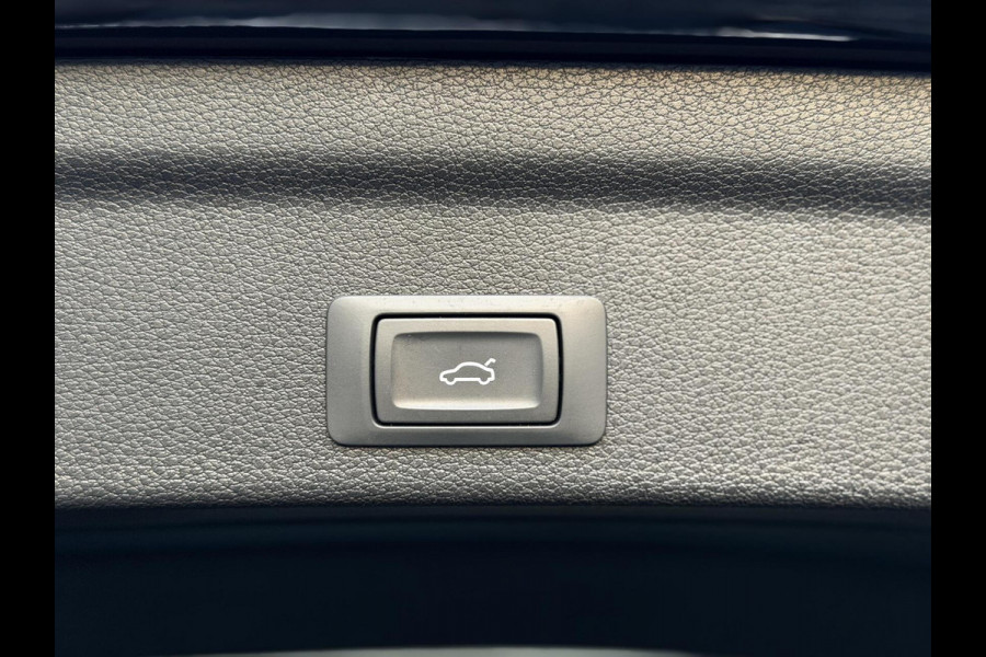 Audi Q3 35 TFSI S edition Automaat | Zwart optiek | Navigatiesysteem | Half-leer | Getint glas | Cruise & climate control | Lane assist