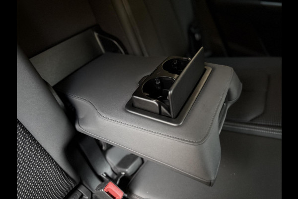 Audi Q3 35 TFSI S edition Automaat | Zwart optiek | Navigatiesysteem | Half-leer | Getint glas | Cruise & climate control | Lane assist