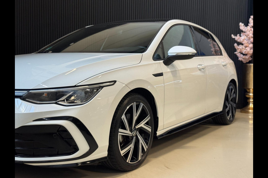 Volkswagen Golf 1.5 TSI R-Line | PANORAMA | CAMERA | LAGE KM!