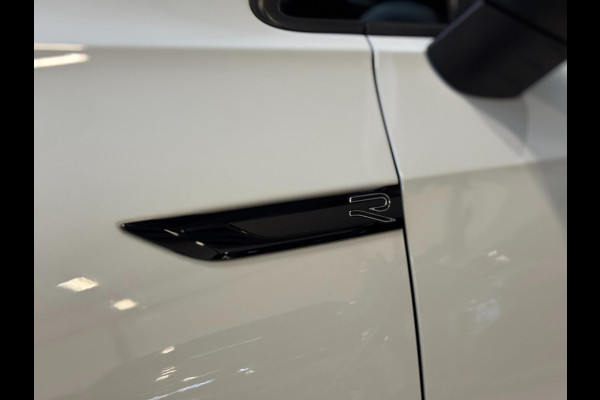 Volkswagen Golf 1.5 TSI R-Line | PANORAMA | CAMERA | LAGE KM!