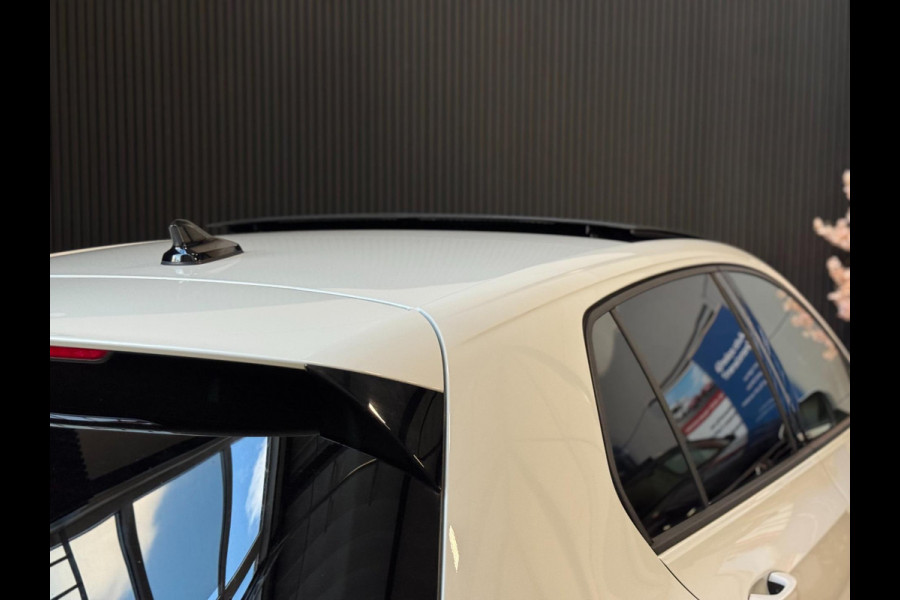 Volkswagen Golf 1.5 TSI R-Line | PANORAMA | CAMERA | LAGE KM!