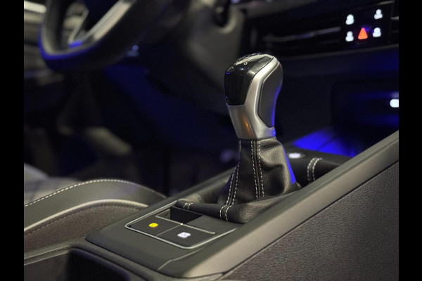 Volkswagen Golf 1.5 TSI R-Line | PANORAMA | CAMERA | LAGE KM!