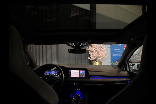 Volkswagen Golf 1.5 TSI R-Line | PANORAMA | CAMERA | LAGE KM!