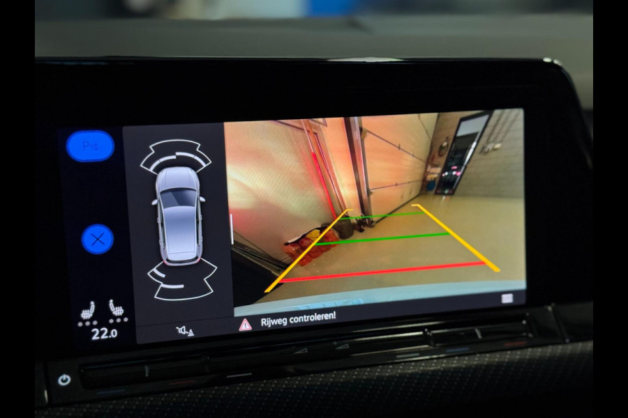 Volkswagen Golf 1.5 TSI R-Line | PANORAMA | CAMERA | LAGE KM!