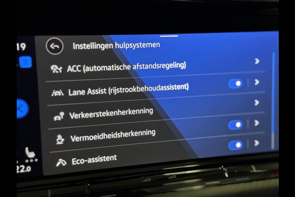 Volkswagen Golf 1.5 TSI R-Line | PANORAMA | CAMERA | LAGE KM!