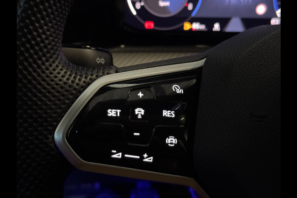 Volkswagen Golf 1.5 TSI R-Line | PANORAMA | CAMERA | LAGE KM!