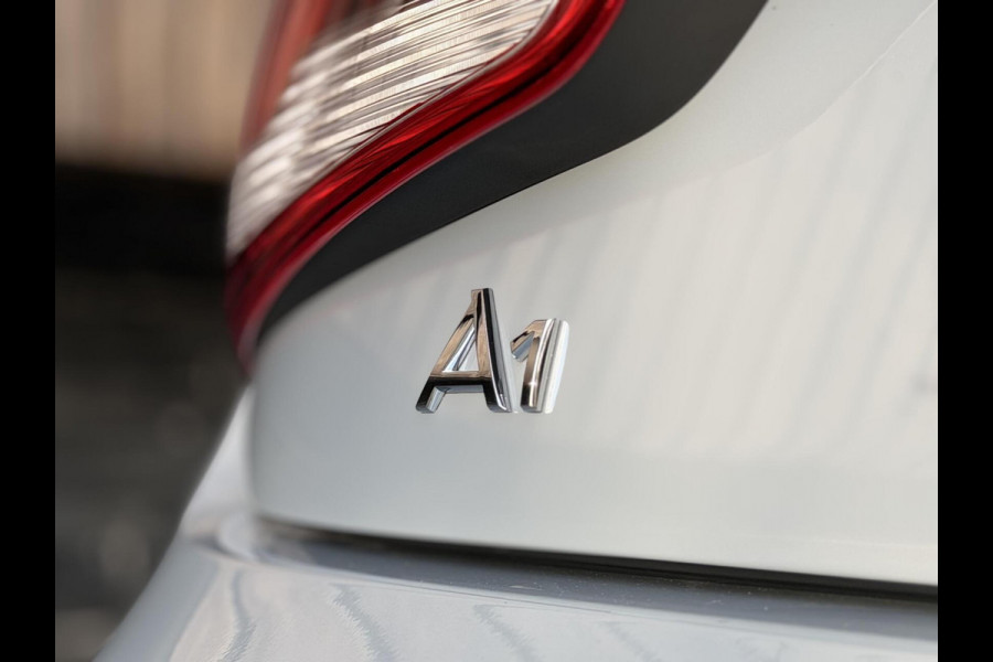 Audi A1 Sportback 1.0 TFSI Adrenalin Handgeschakeld | S-line exterieur | Airconditioning | Cruise control | Navigatie voorbereiding | Pi