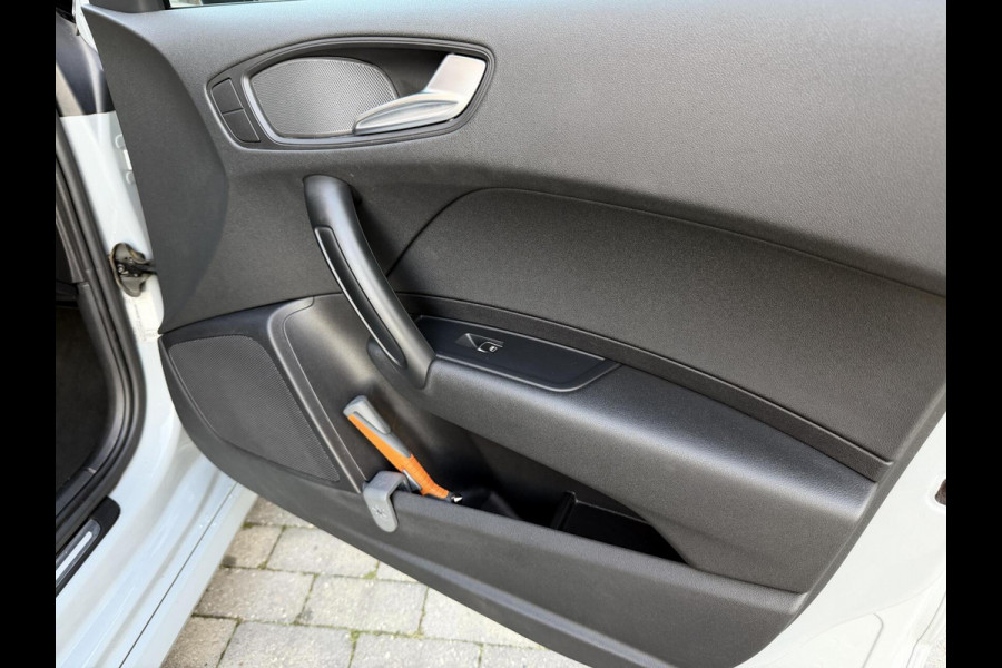 Audi A1 Sportback 1.0 TFSI Adrenalin Handgeschakeld | S-line exterieur | Airconditioning | Cruise control | Navigatie voorbereiding | Pi