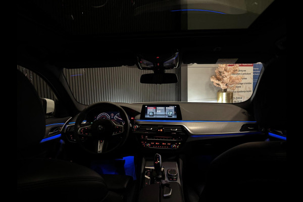 BMW 5 Serie Touring 530i xDrive M Sport | PANO | HUD | LED | SFEERVERLICHTING