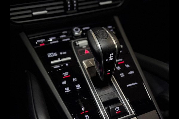 Porsche Cayenne Coupé 3.0 E-Hybrid | ORG. NL | SPORT DESIGN | PANO | TREKHAAK | HUD | SPORT CHRONO | LUCHTVERING