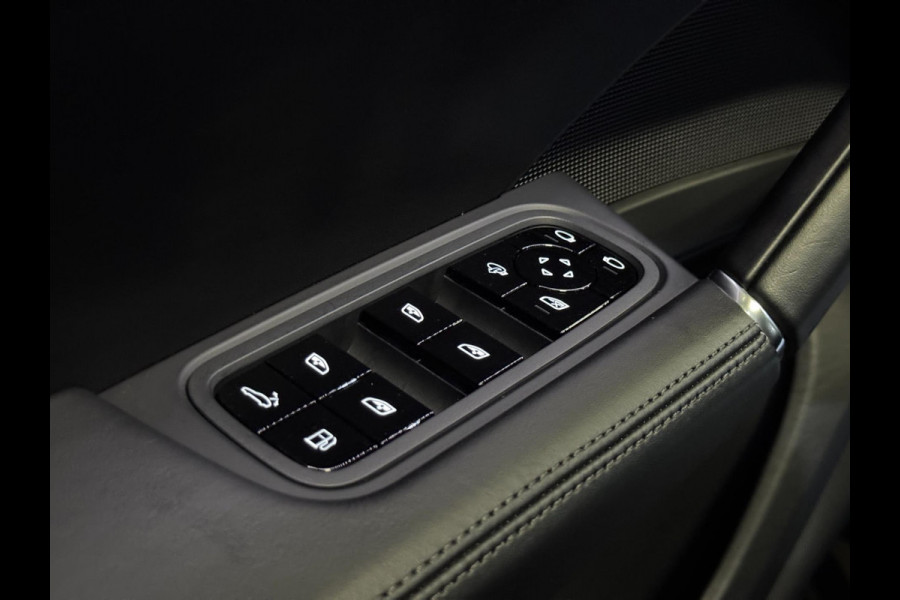 Porsche Cayenne Coupé 3.0 E-Hybrid | ORG. NL | SPORT DESIGN | PANO | TREKHAAK | HUD | SPORT CHRONO | LUCHTVERING