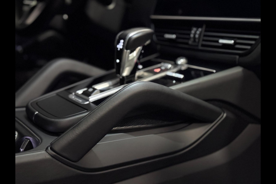 Porsche Cayenne Coupé 3.0 E-Hybrid | ORG. NL | SPORT DESIGN | PANO | TREKHAAK | HUD | SPORT CHRONO | LUCHTVERING