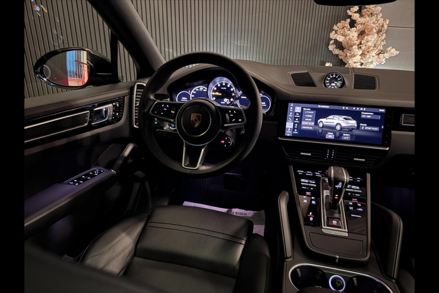 Porsche Cayenne Coupé 3.0 E-Hybrid | ORG. NL | SPORT DESIGN | PANO | TREKHAAK | HUD | SPORT CHRONO | LUCHTVERING