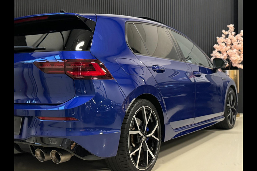 Volkswagen Golf 2.0 TSI R 4Motion | AKRAPOVIC | PANO | HUD