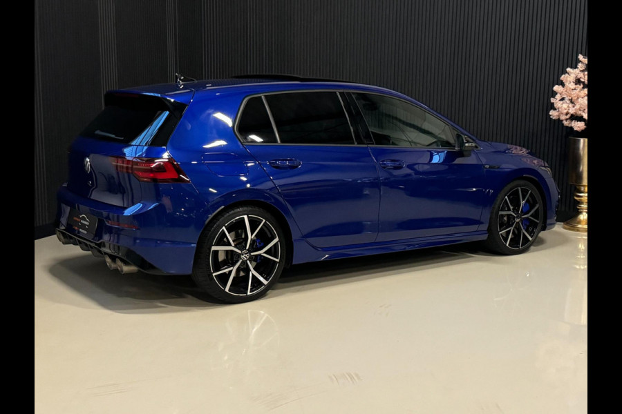 Volkswagen Golf 2.0 TSI R 4Motion | AKRAPOVIC | PANO | HUD