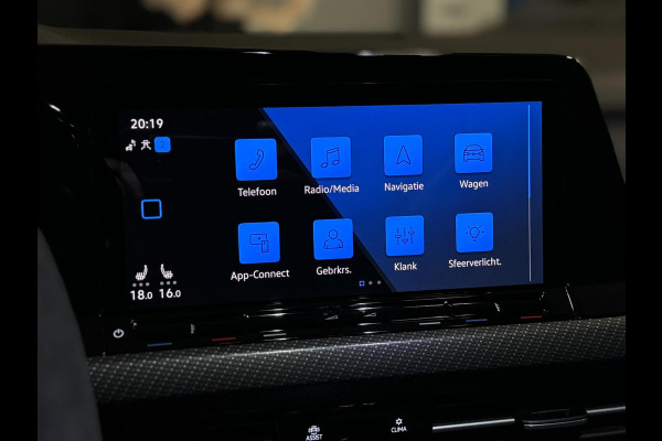 Volkswagen Golf 2.0 TSI R 4Motion | AKRAPOVIC | PANO | HUD