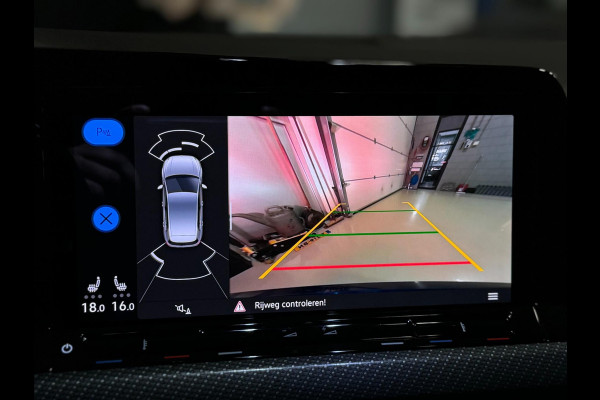 Volkswagen Golf 2.0 TSI R 4Motion | AKRAPOVIC | PANO | HUD