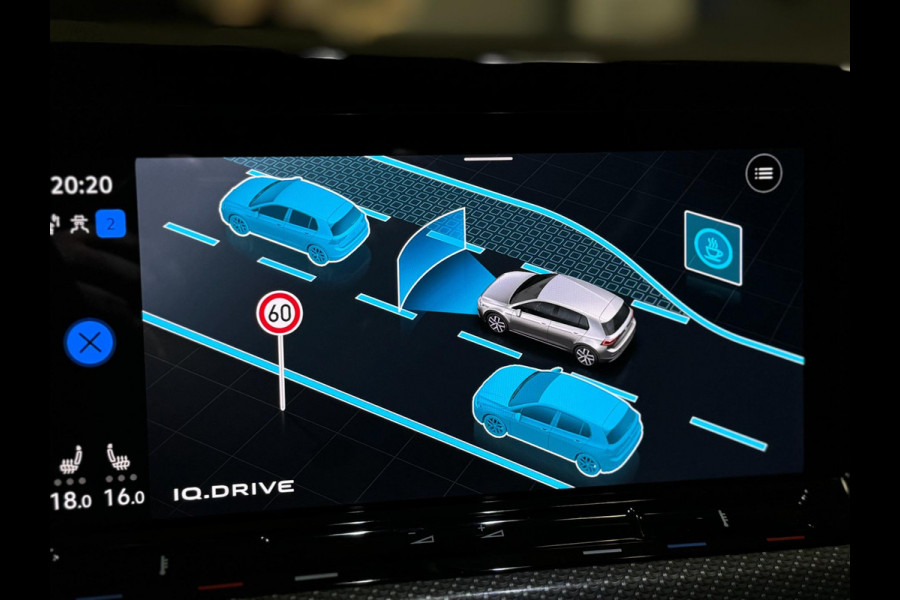 Volkswagen Golf 2.0 TSI R 4Motion | AKRAPOVIC | PANO | HUD