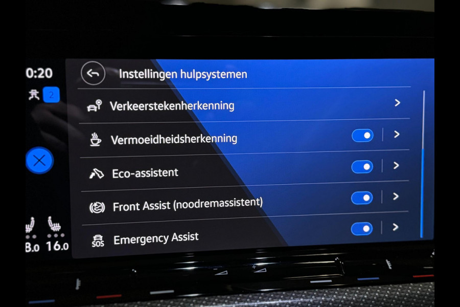 Volkswagen Golf 2.0 TSI R 4Motion | AKRAPOVIC | PANO | HUD