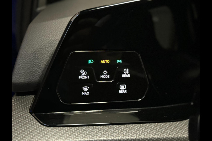 Volkswagen Golf 2.0 TSI R 4Motion | AKRAPOVIC | PANO | HUD